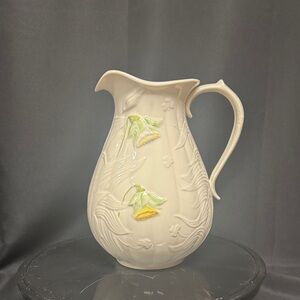 Belleek Floral Springtime Pitcher/Yellow Daffodil Plain Shamrock